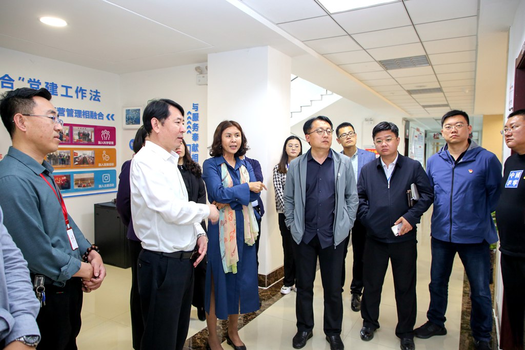 2021.6.3行业党委走进渔翁信息.jpg